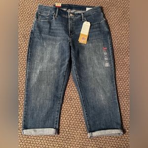 Ladies Levi’s Plus Size 16W Blue Denim Shaping Capris,  Tummy Slimming Tech